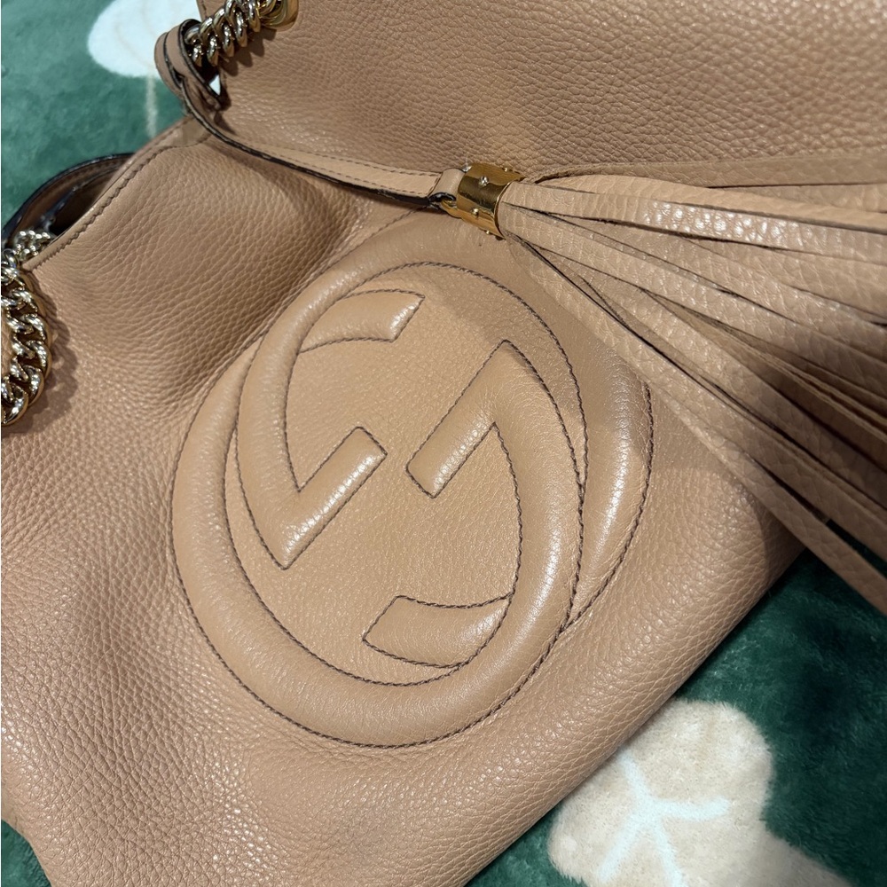 Gucci Beige Leather Shoulder Bag with Gold Chain